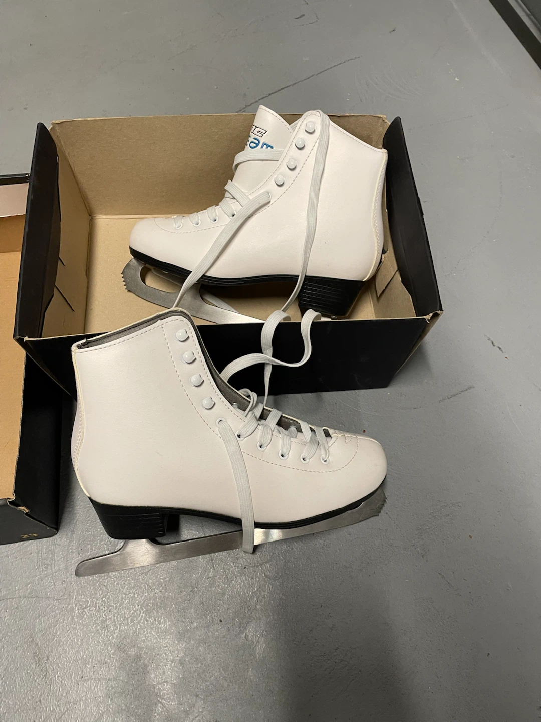 Vic Dream Figure Skates White US 8