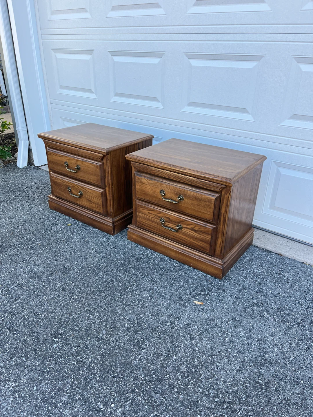 Set of Oak Nightstands w/ Pull-Out by Palliser
