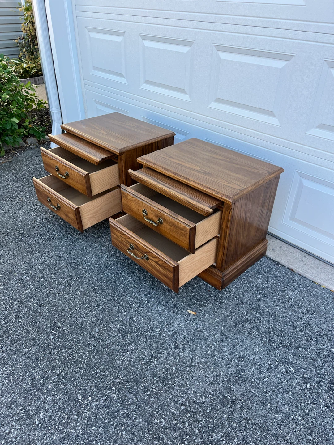 Set of Oak Nightstands w/ Pull-Out by Palliser - photo 2