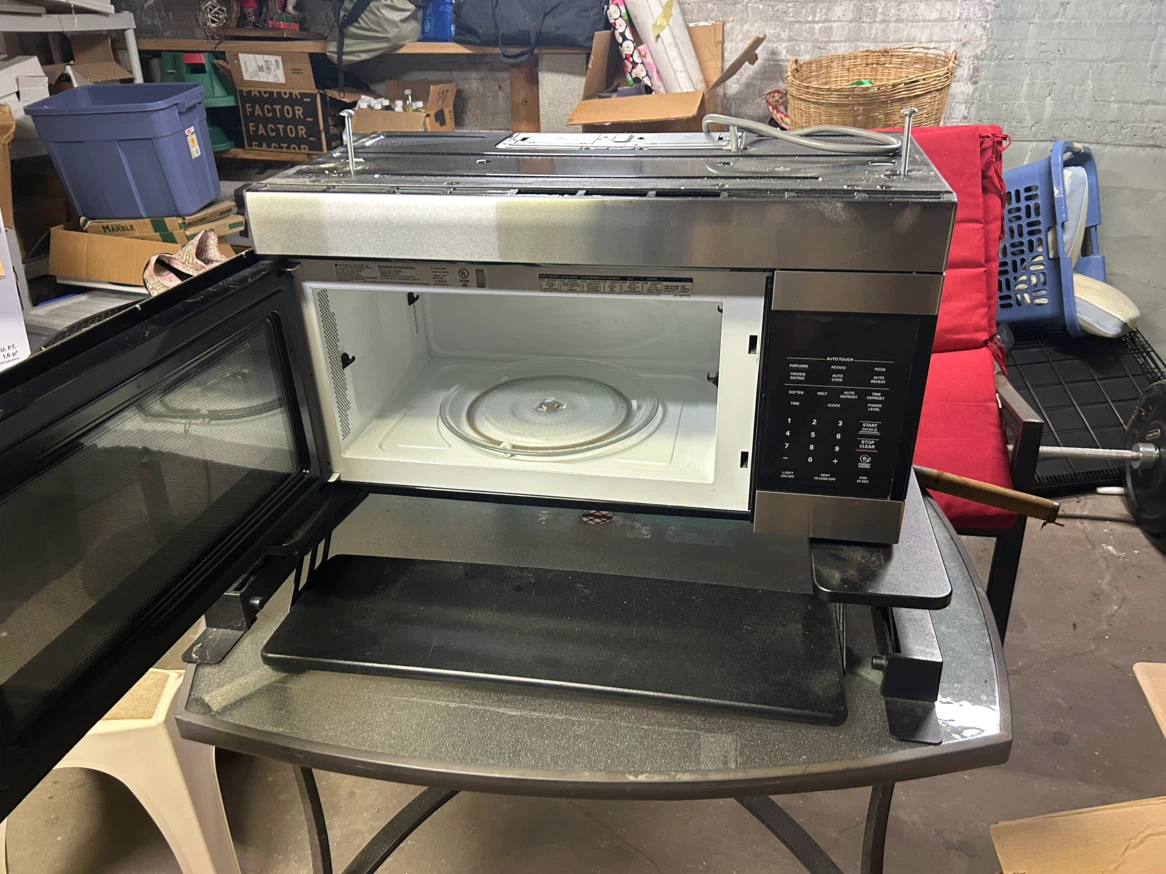 LG Over-the-Range Microwave - photo 2
