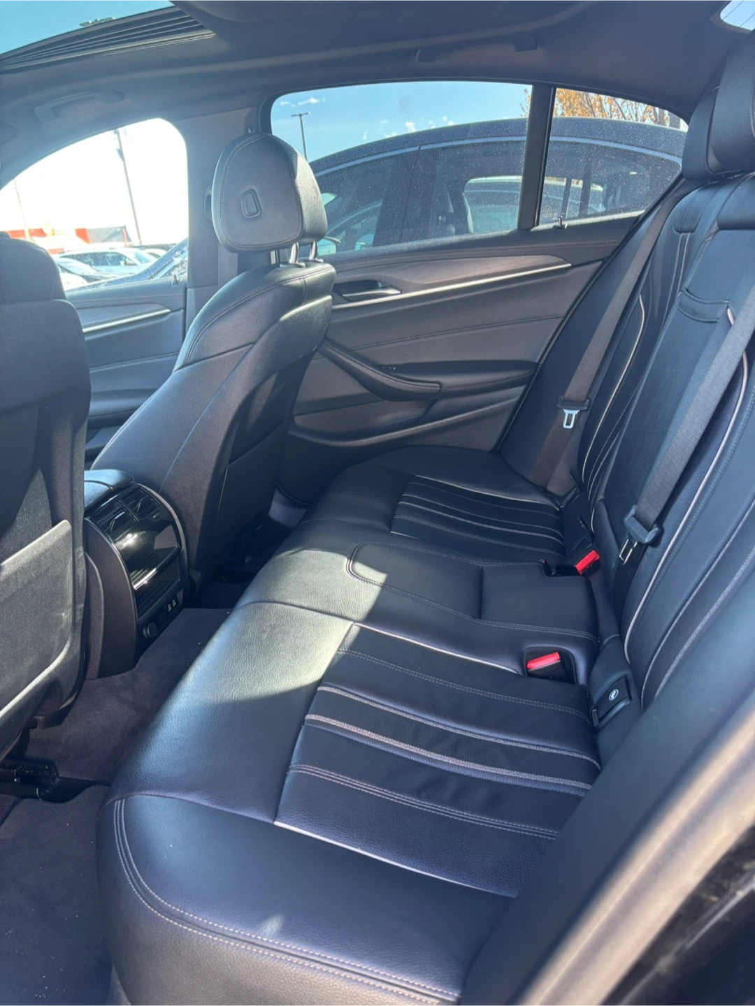 BMW 5 Series Sedan - photo 3