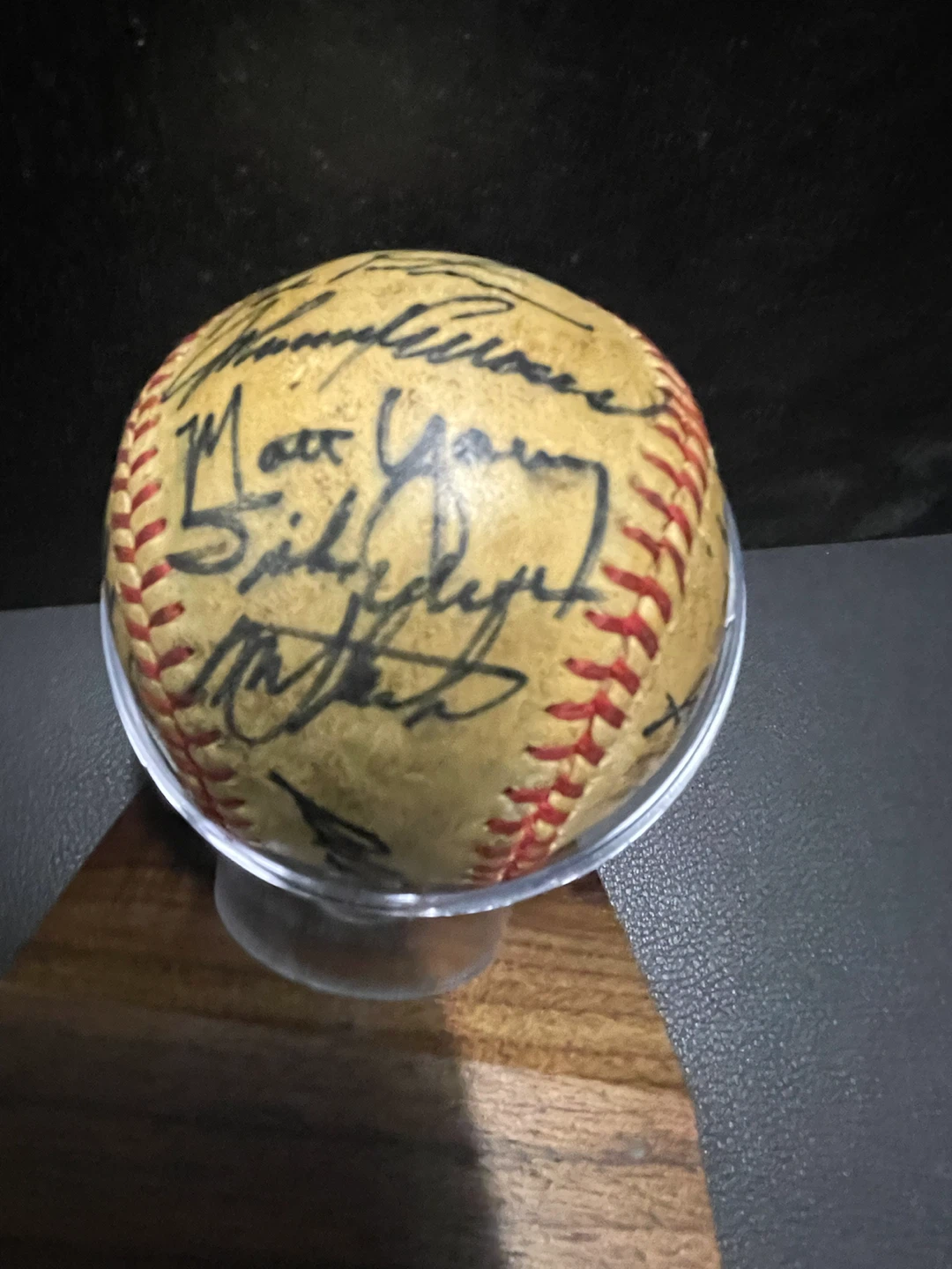 Signed Major League Baseball with Stand - photo 2