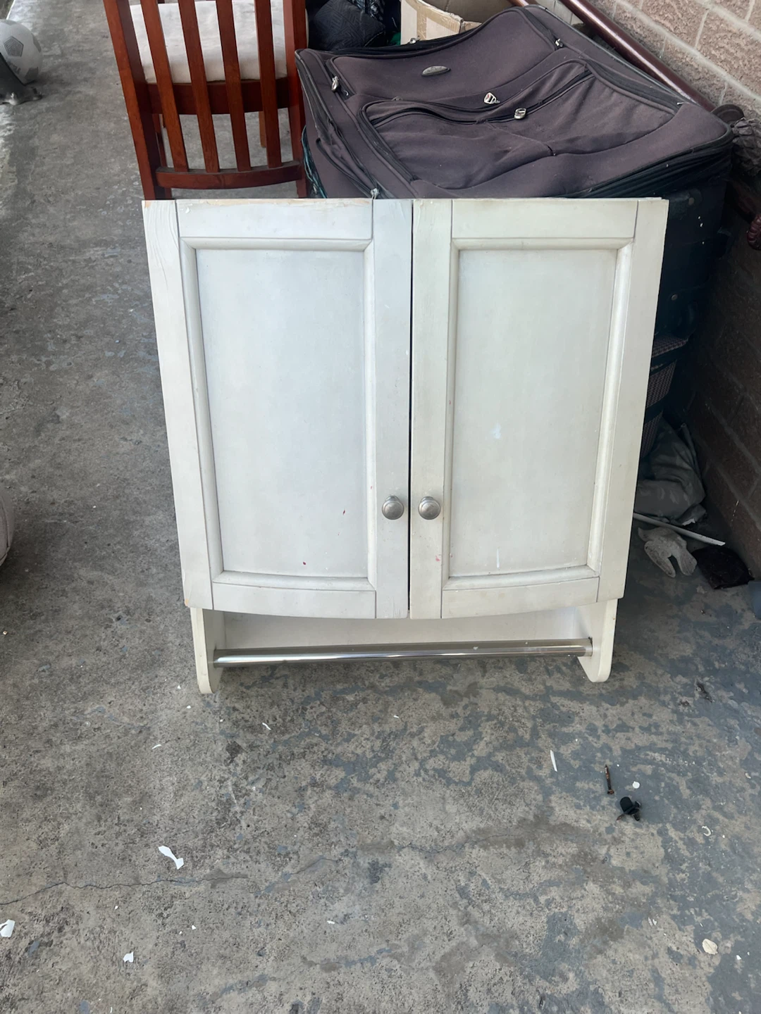 White wall-mounted storage cabinet - photo 2