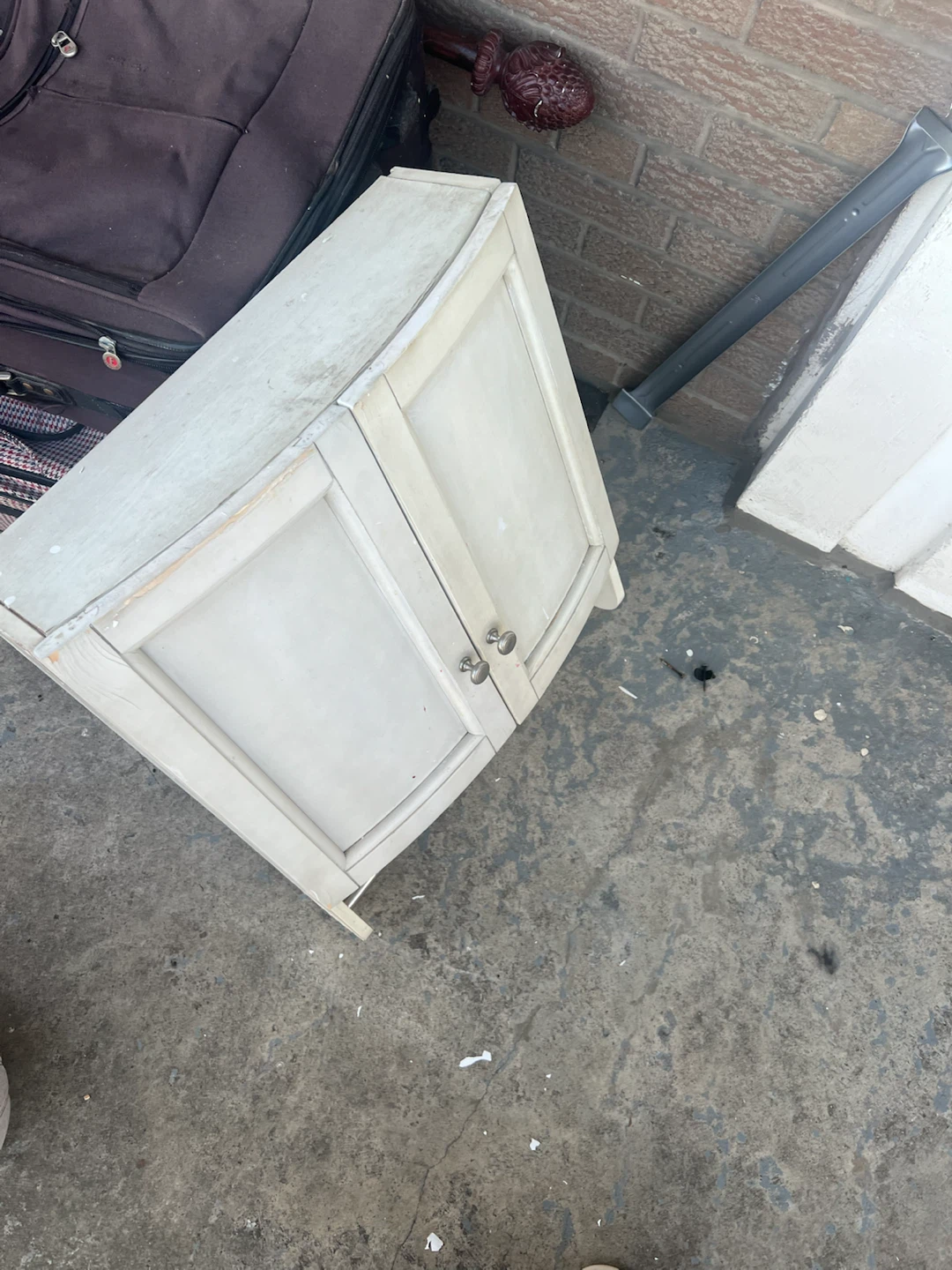 White wall-mounted storage cabinet - photo 4