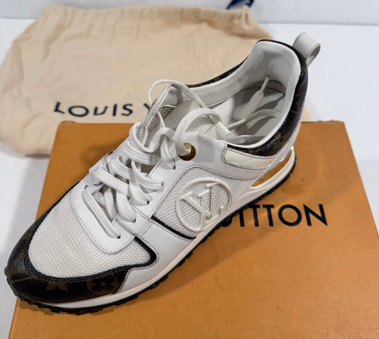 Louis Vuitton Run Away Sneakers White Size 36 - photo 2