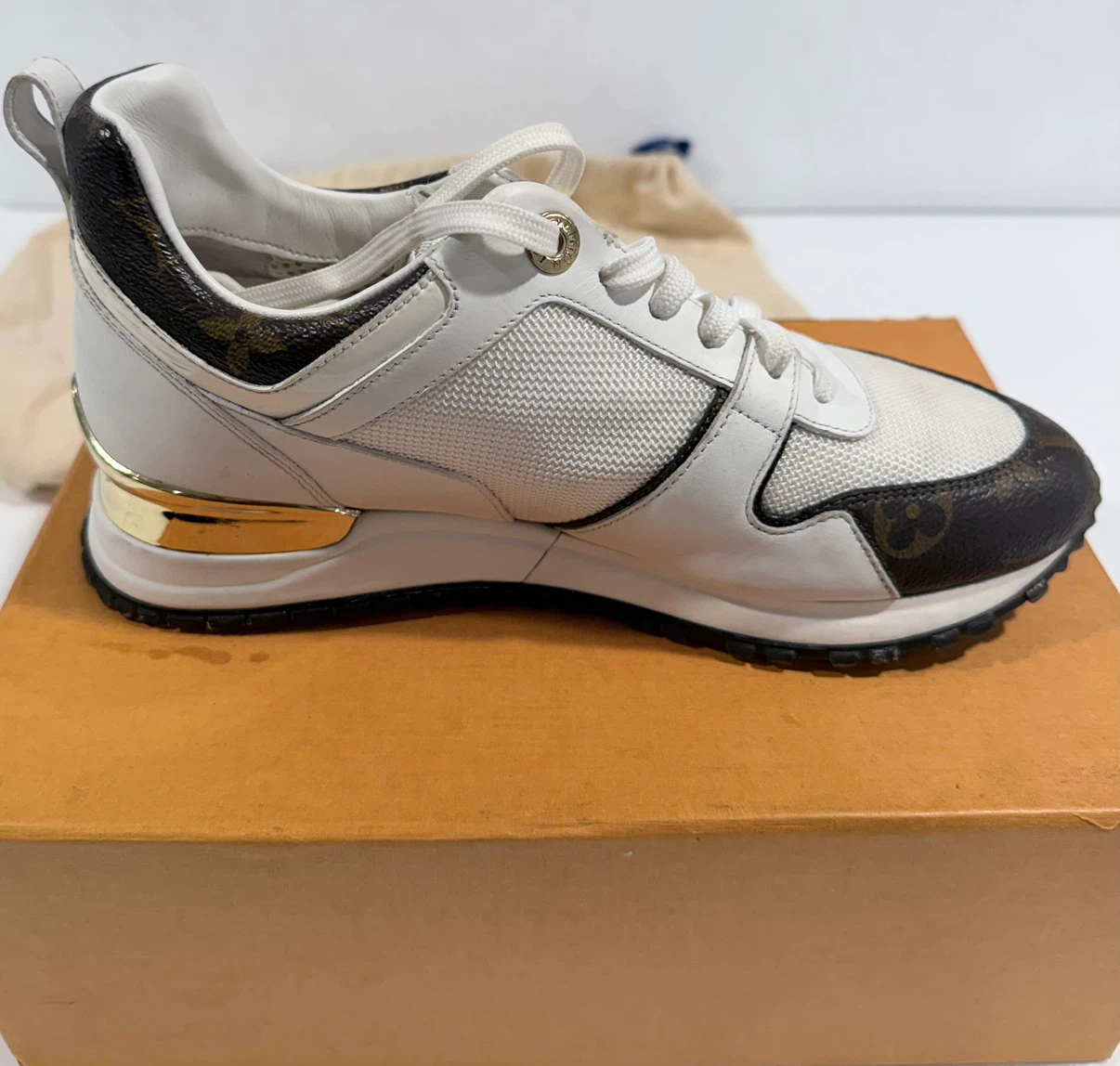 Louis Vuitton Run Away Sneakers White Size 36 - photo 4