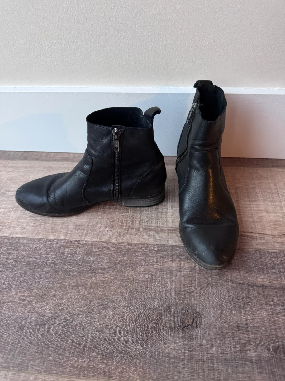 Black Leather Ankle Boots size 8 - photo 2