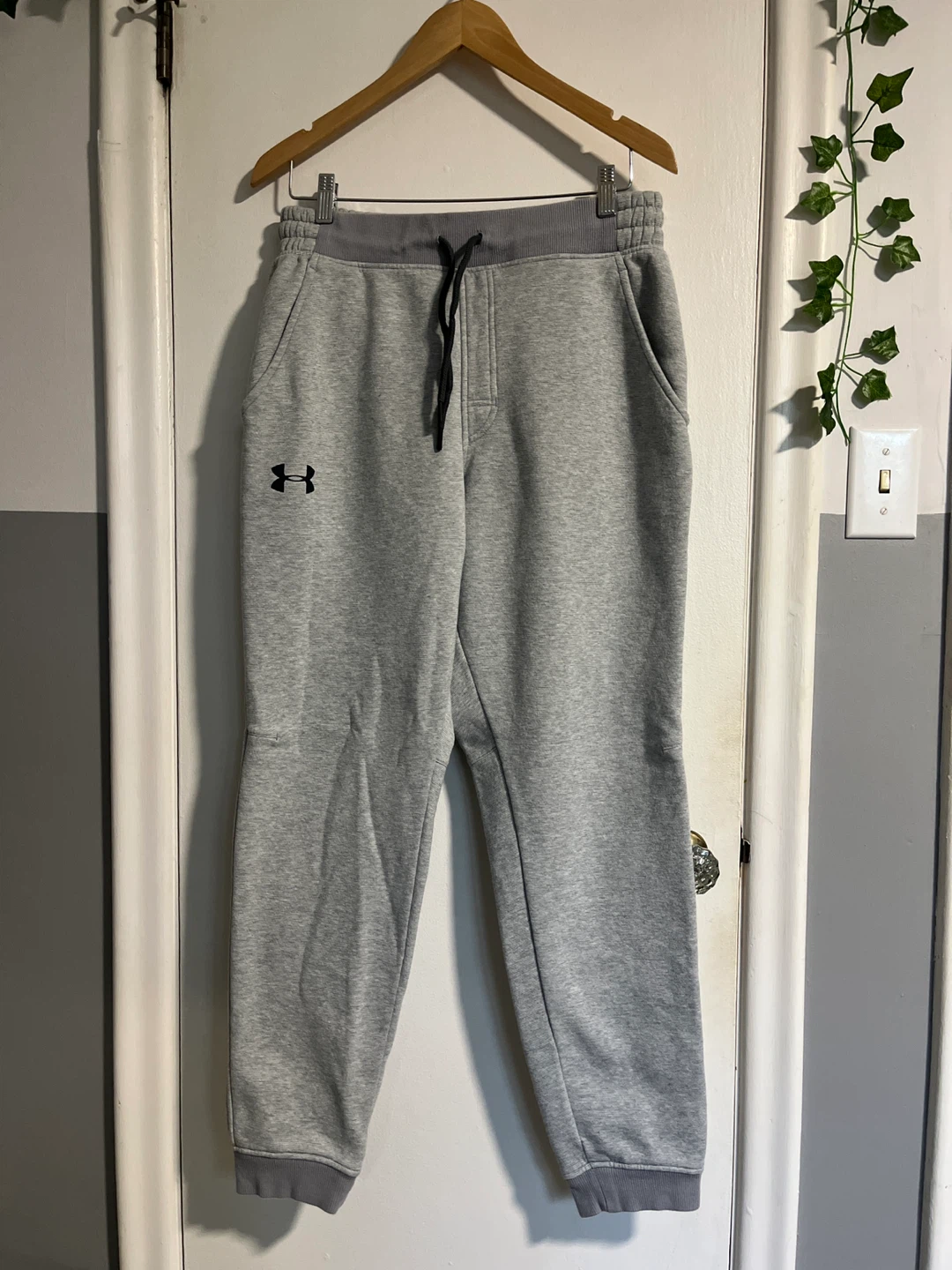 Men’s under armour sweats - L