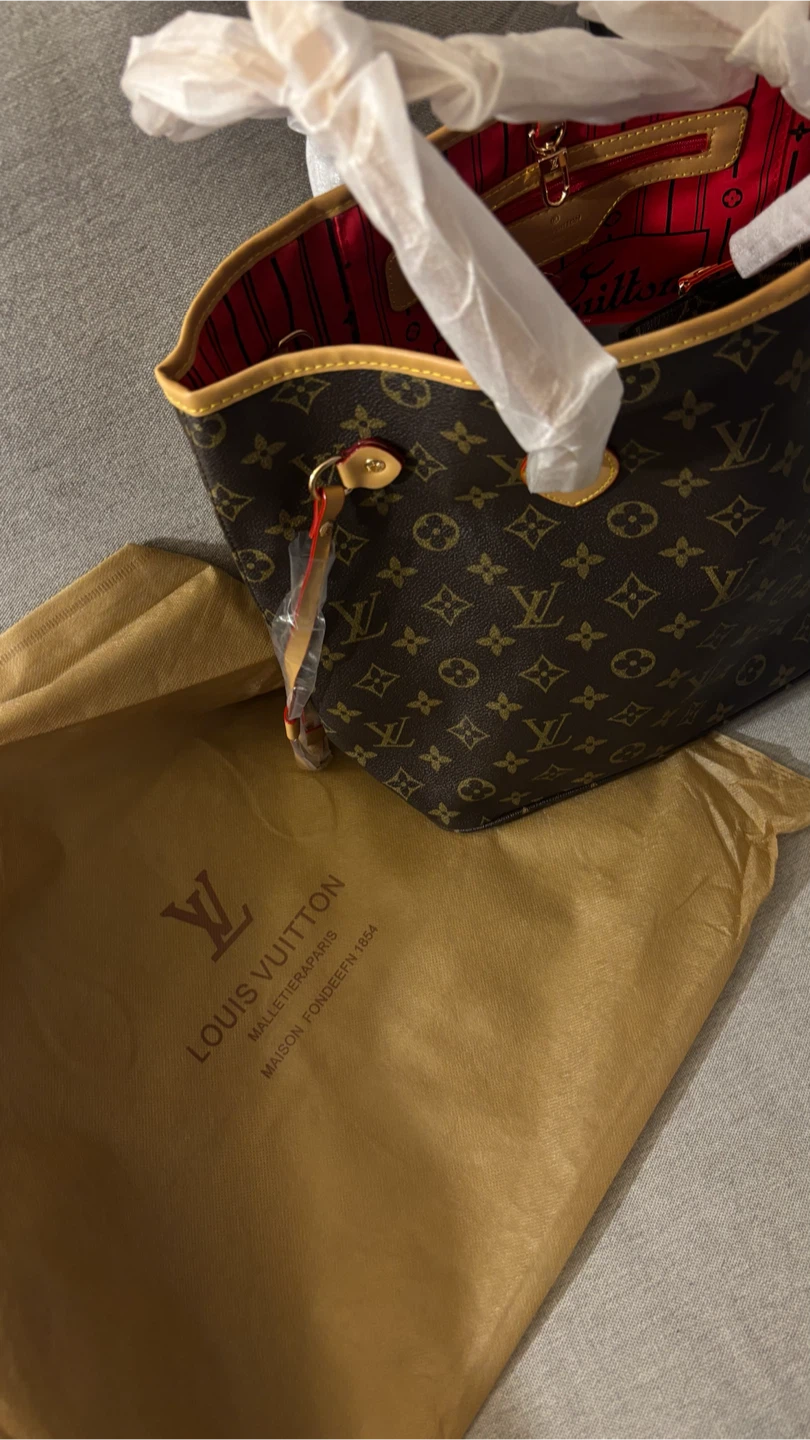 Louis Vuitton Neverfull Tote Bag - photo 2