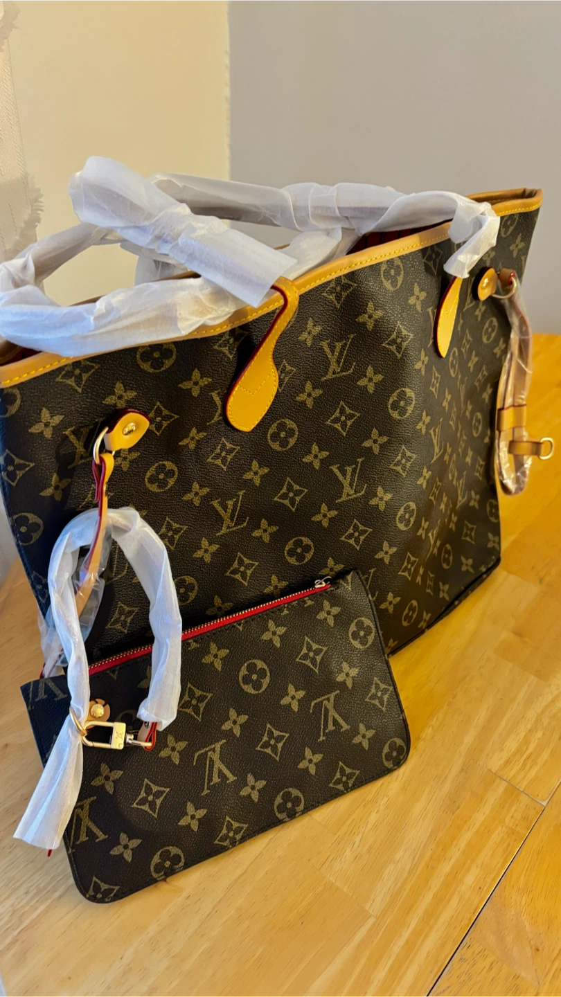 Louis Vuitton Neverfull Tote Bag - photo 3