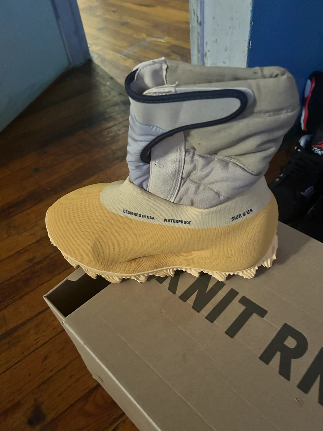 Yeezy Knit Runner Boot Size 9 no trades