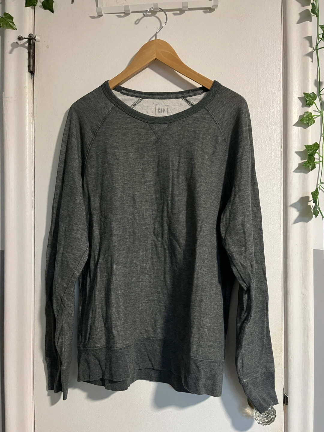 Men’s Gap long sleeve - L