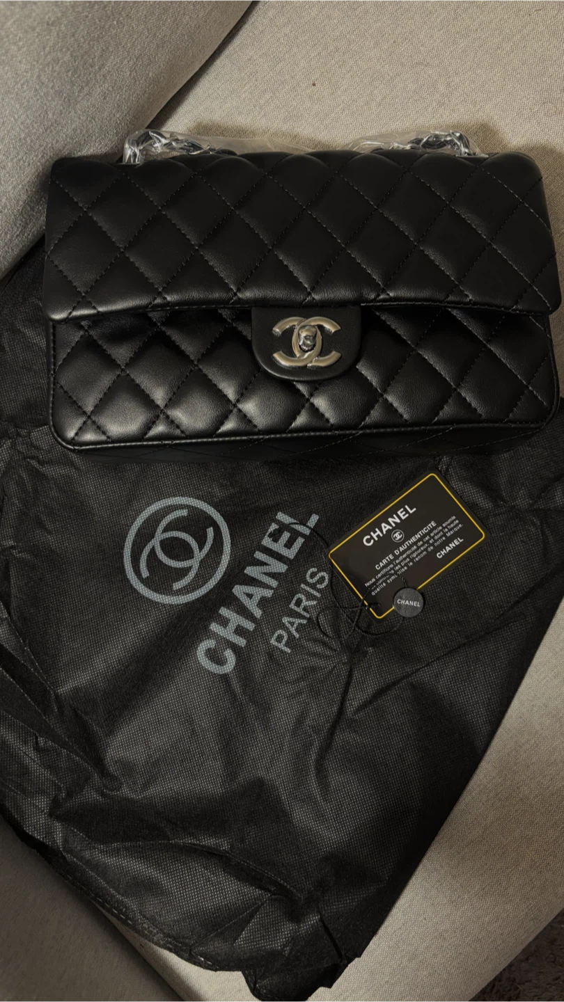 Chanel Classic Flap Bag - photo 3