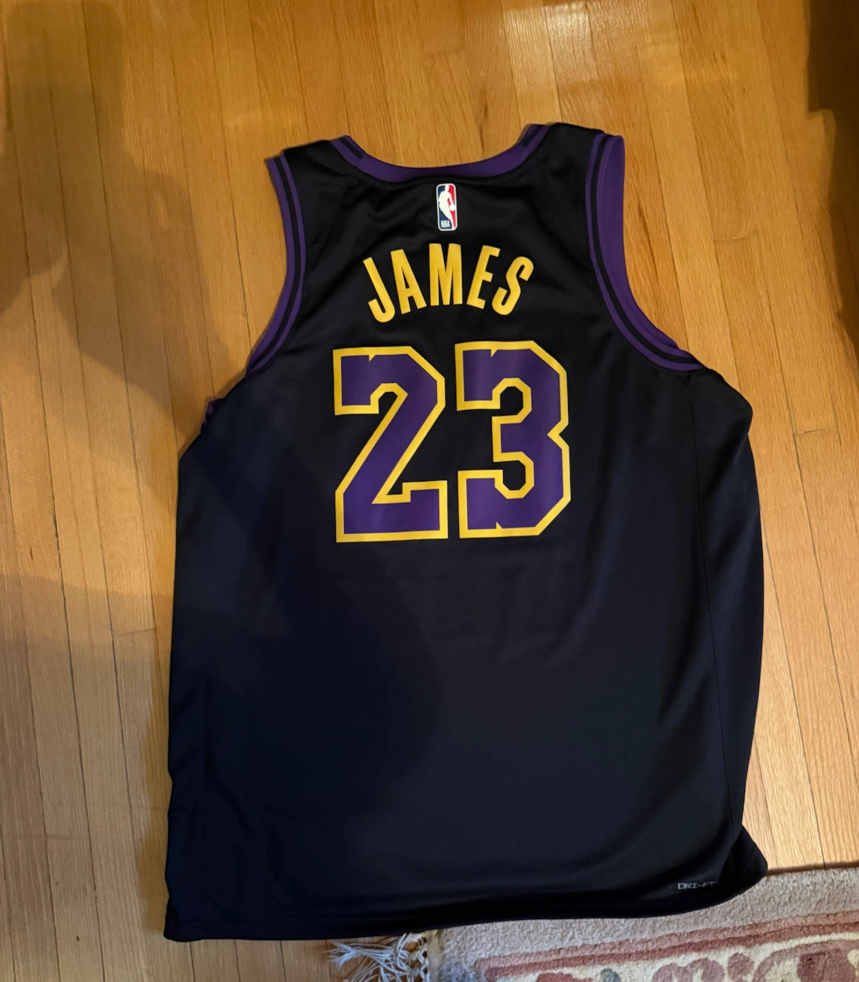 Nike Los Angeles Lakers LeBron James Jersey - photo 2