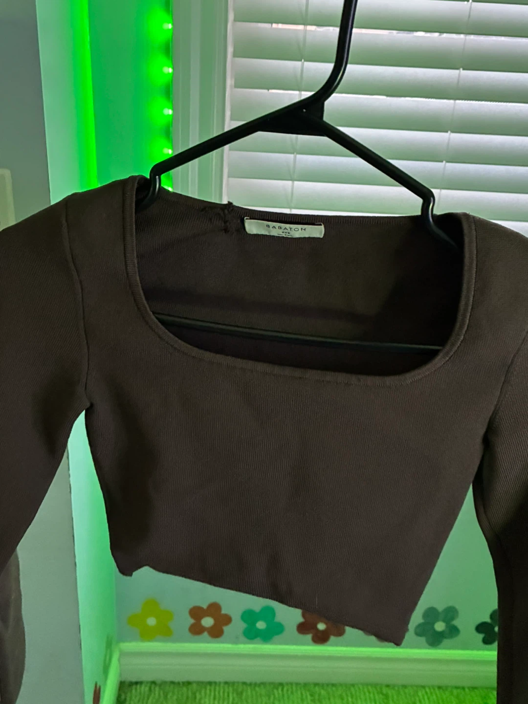 ARITZIA Babaton Brown Long-Sleeve Square Neck Crop Top