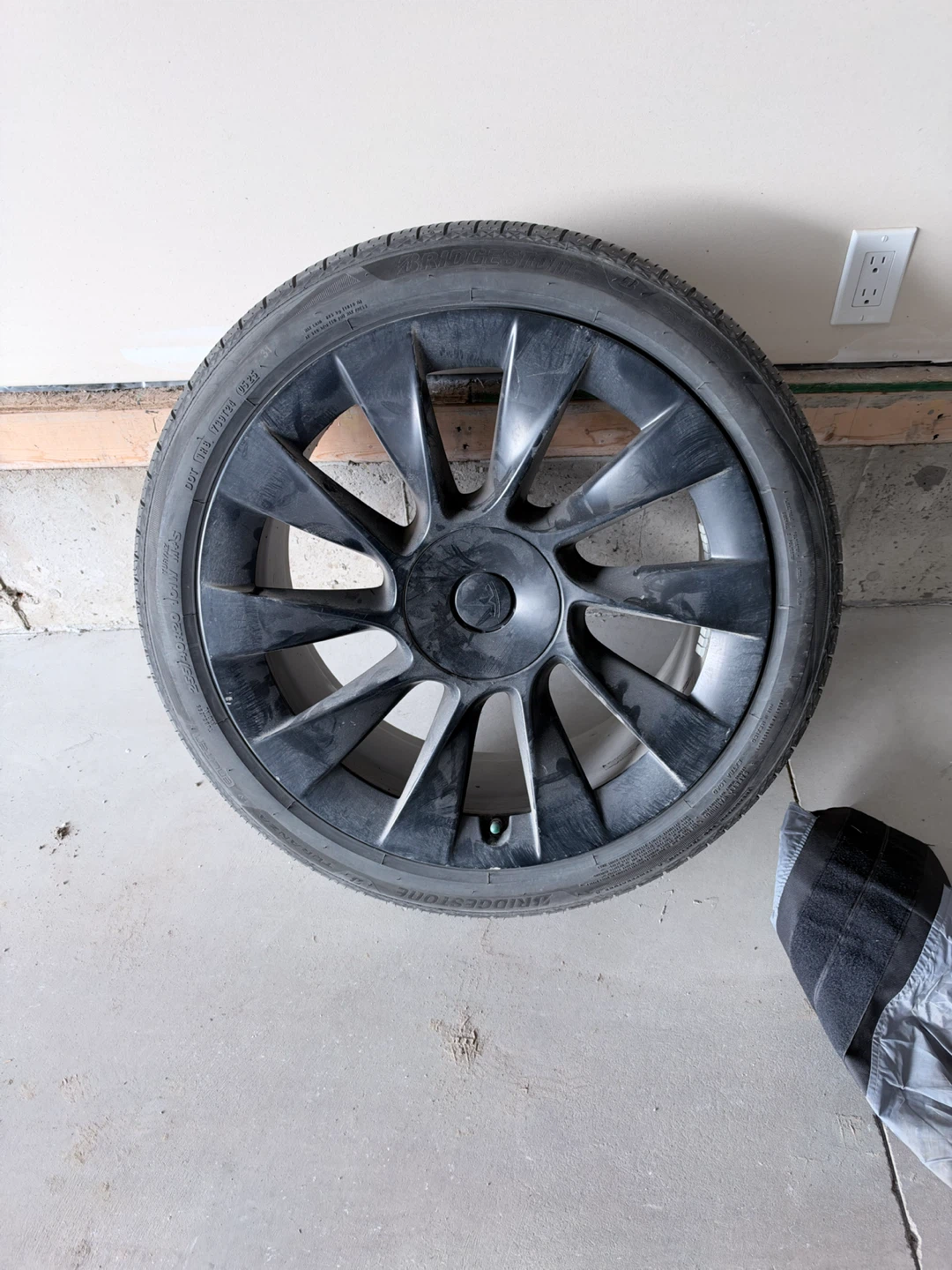 4x Tesla Induction Wheels with all season tires 255/40R20