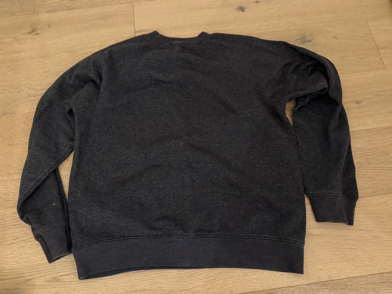 Forever 21 LA New York Tokyo Sweatshirt - photo 3