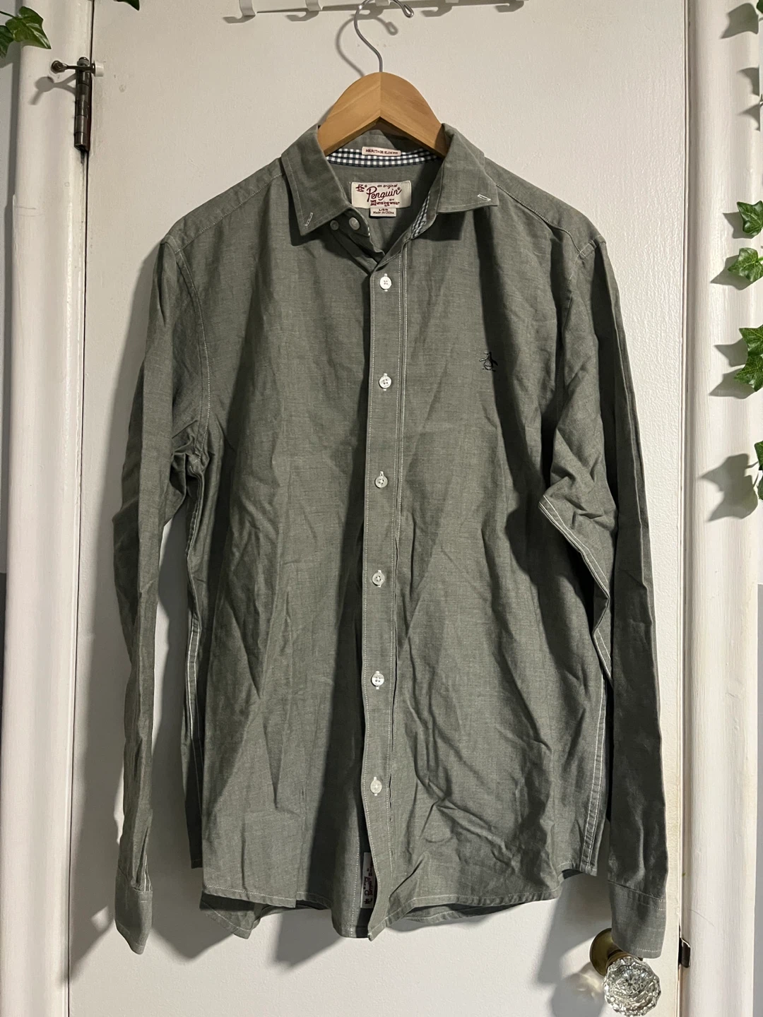 Men’s button up - L