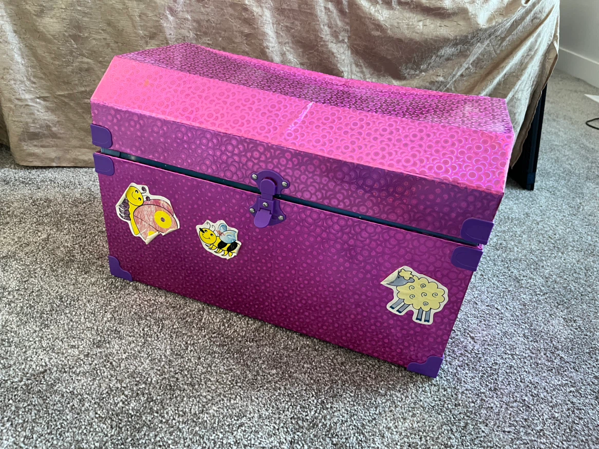 Costume trunk / chest with dress-up outfits