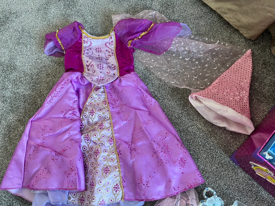 Costume trunk / chest with dress-up outfits - photo 4