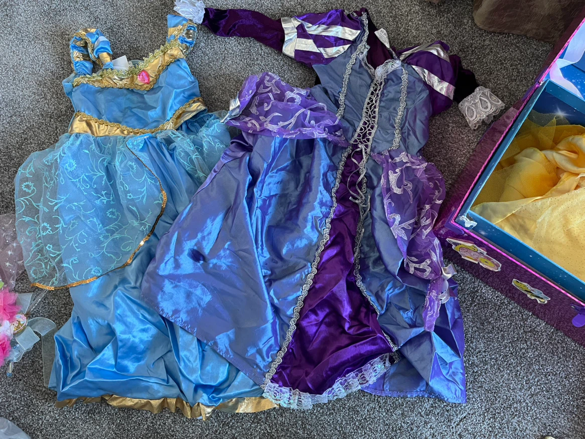 Costume trunk / chest with dress-up outfits - photo 5