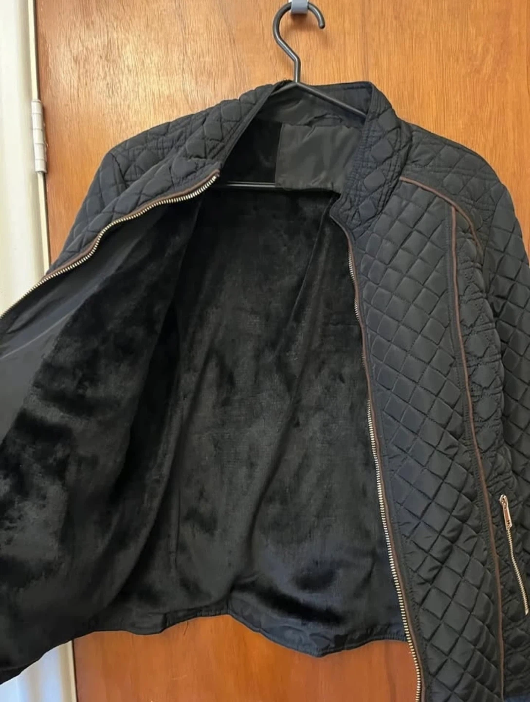 WOMEN'S QUILTED JACKET with Gold Zipper. Size M - photo 3