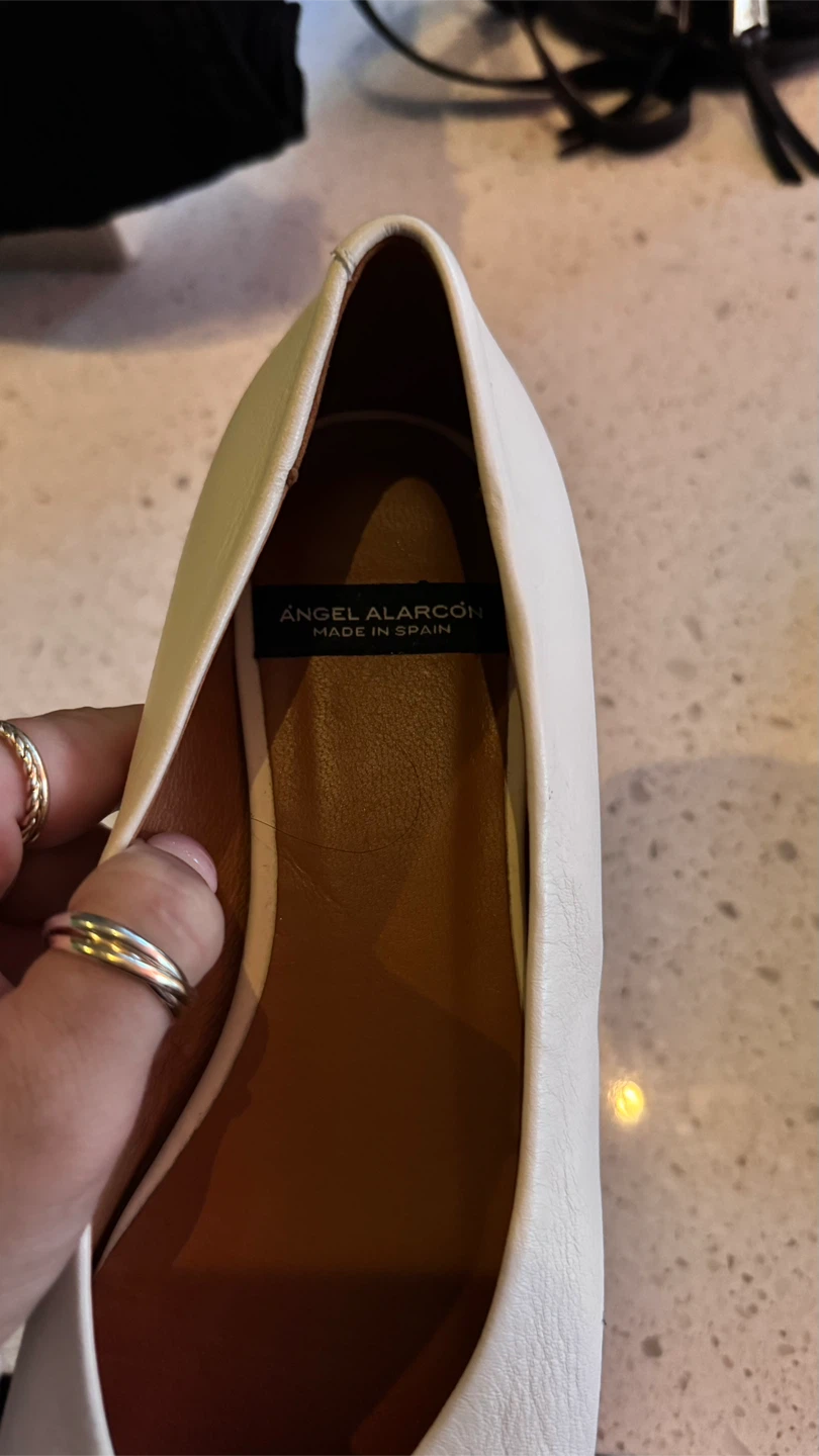 NEW! Angel Alarcón White Leather Flats Size 9.5 - photo 2