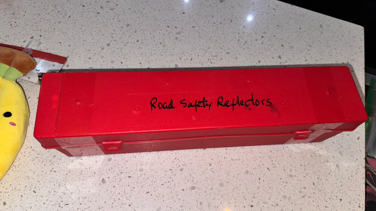 Emergency Road Safety Reflector Triangle - photo 4