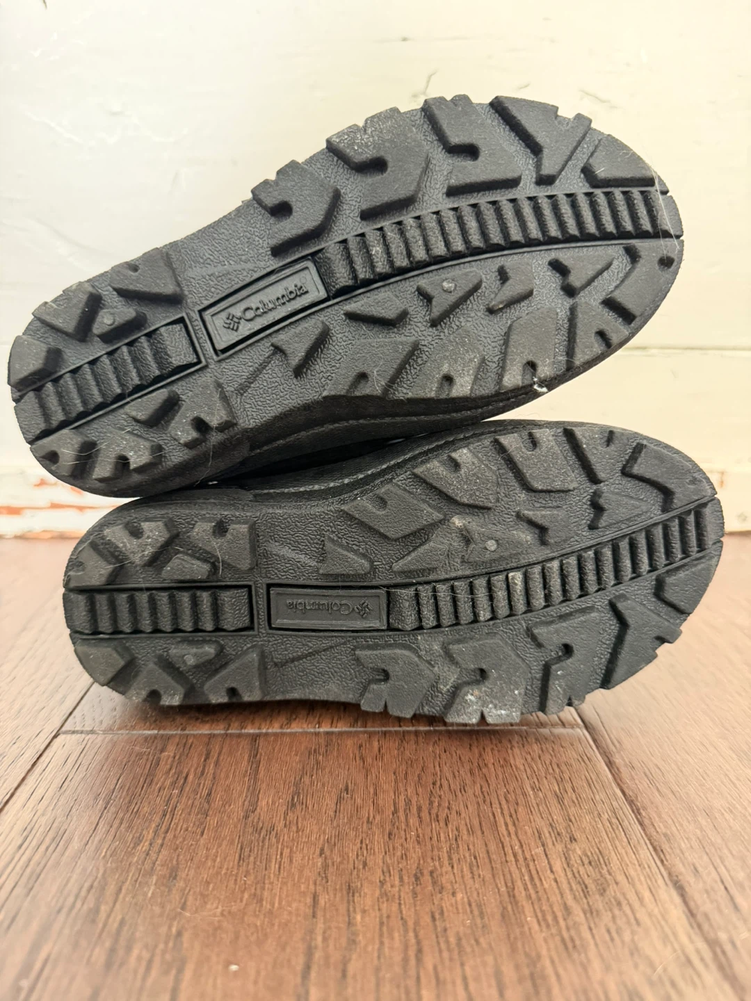 Like New Columbia Kids Waterproof Winter Boots (Size 12) - photo 5