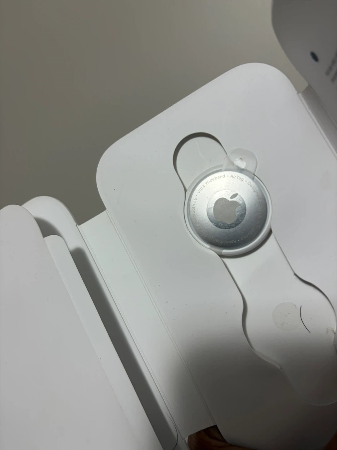 Apple AirTag un used - photo 2