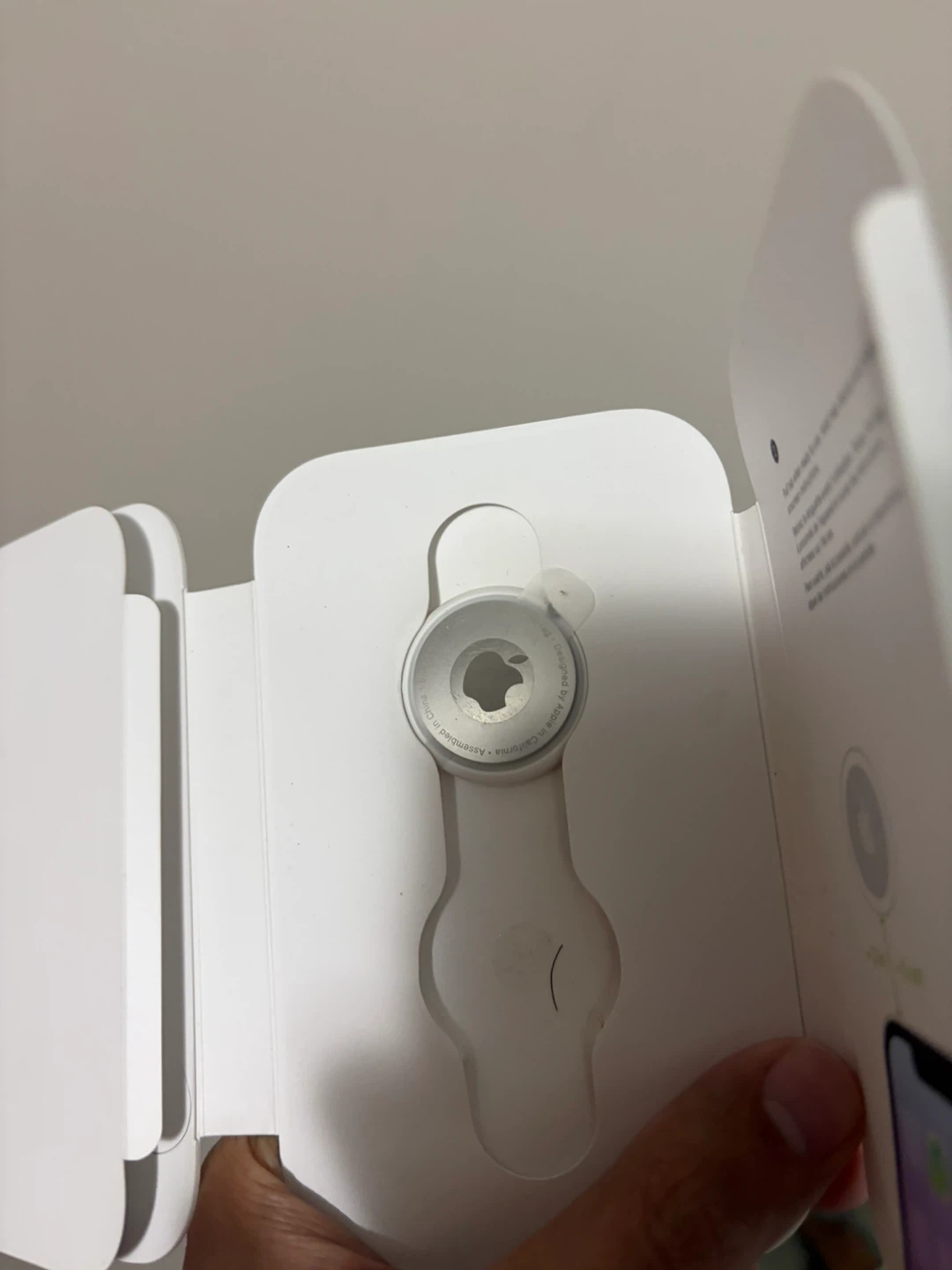 Apple AirTag un used - photo 3