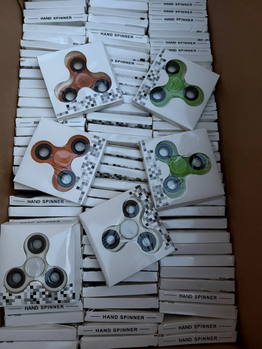 Box of Assorted Hand Spinners - 299 pieces - photo 2