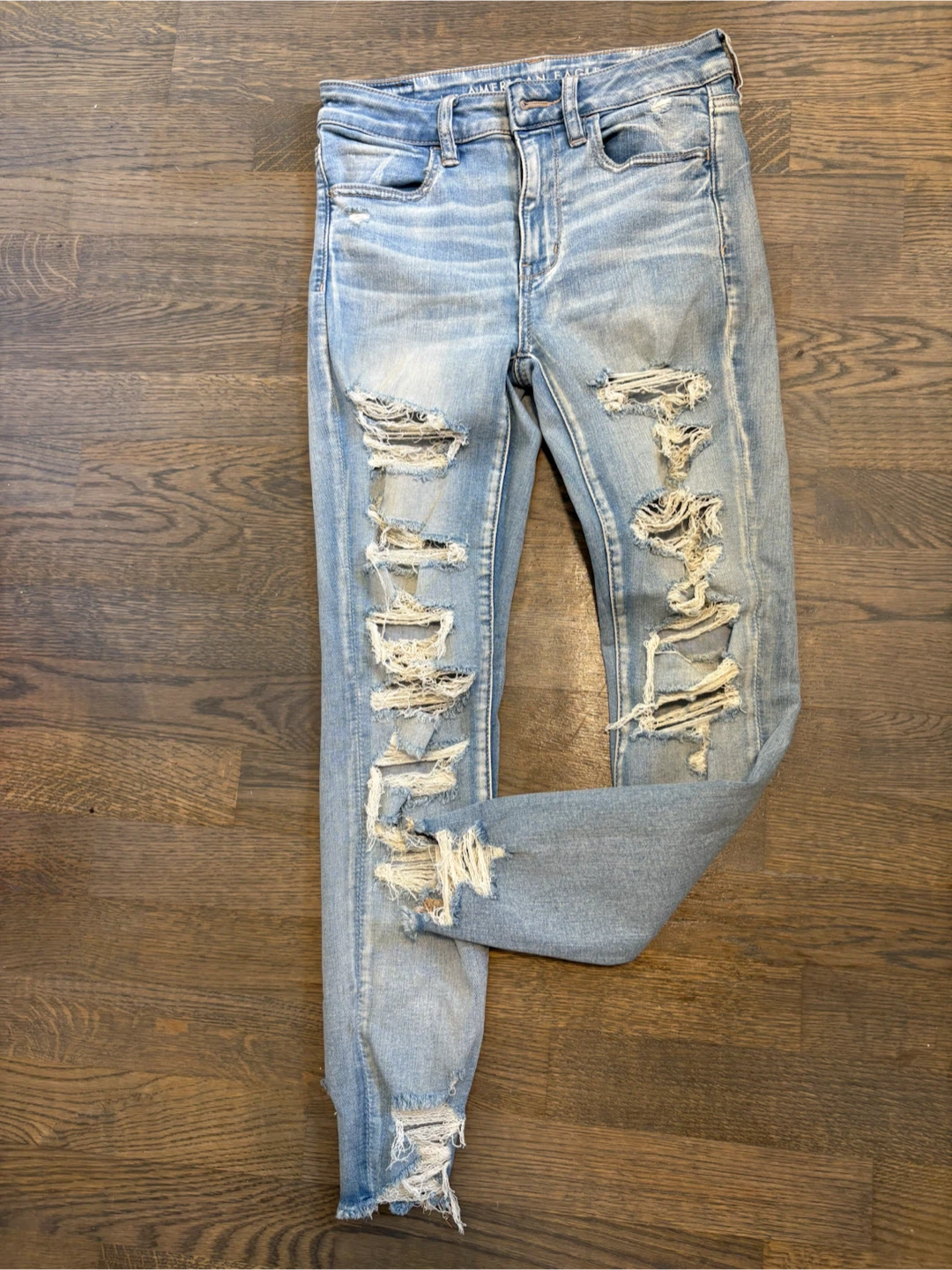 American Eagle Ripped Jeans Size 6 Short