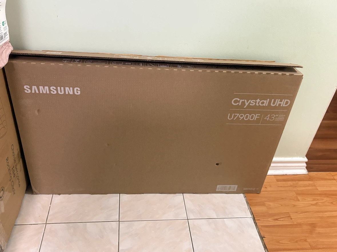 Brand New Samsung 43" Crystal UHD U7900F 4K Smart TV - photo 2