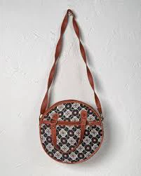 Round Crossbody Bag Black and White - photo 2