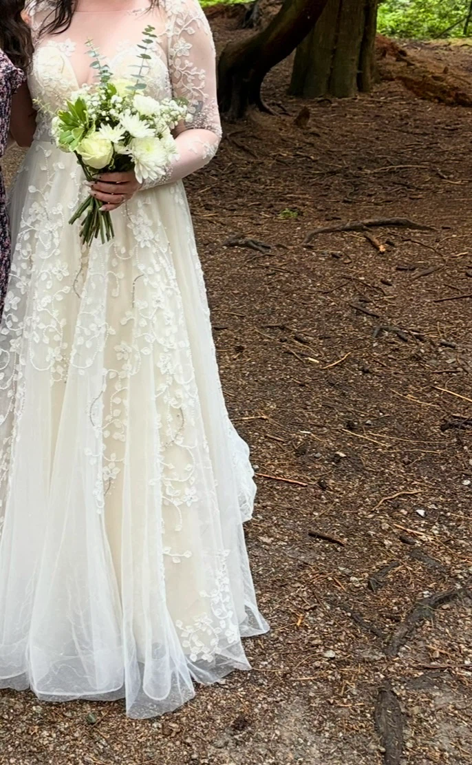 Embroidered Lace Wedding Dress - photo 2