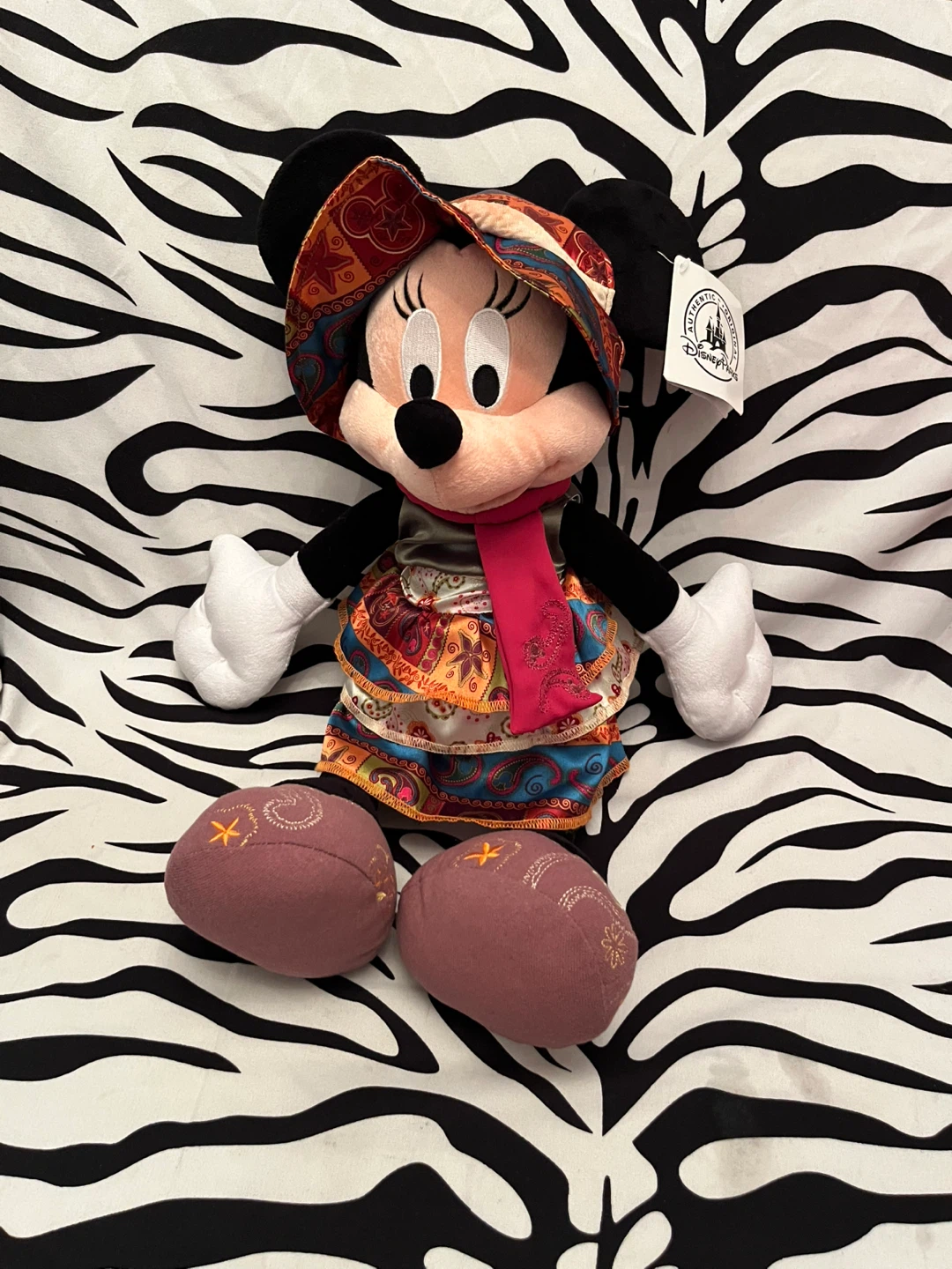 🩷 Disney Parks Bohemian Minnie Mouse Plush Doll 🩷