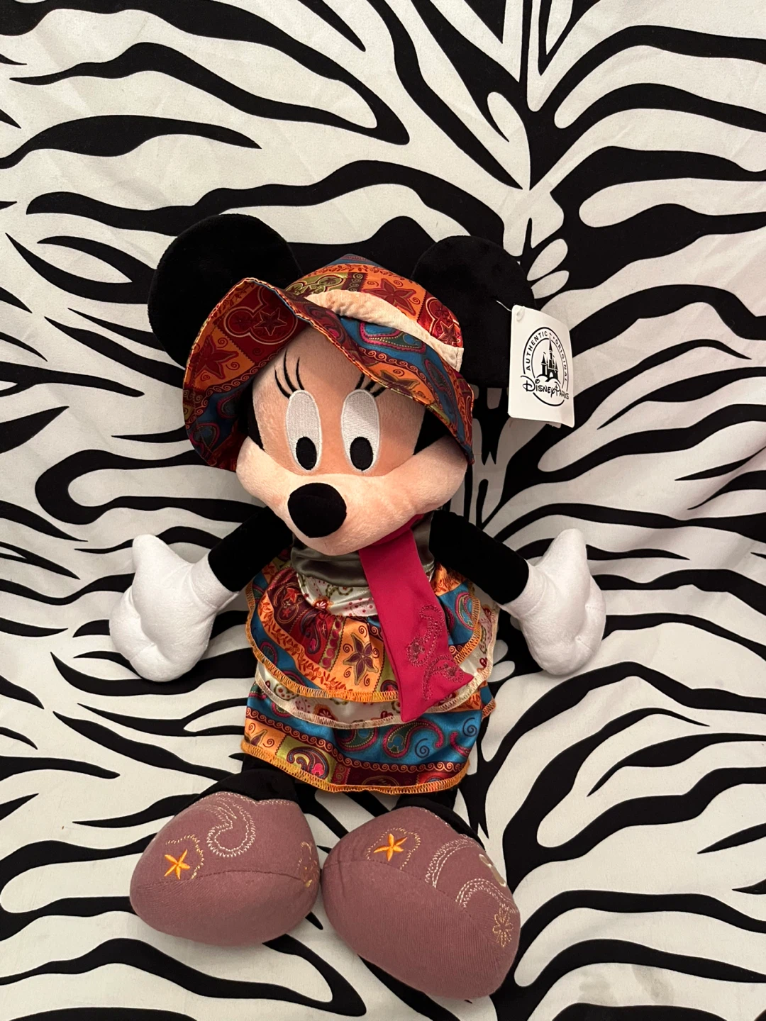 🩷 Disney Parks Bohemian Minnie Mouse Plush Doll 🩷 - photo 2