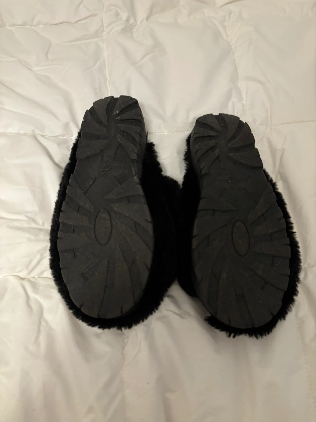 Ardene Black Faux Fur Slippers - photo 4