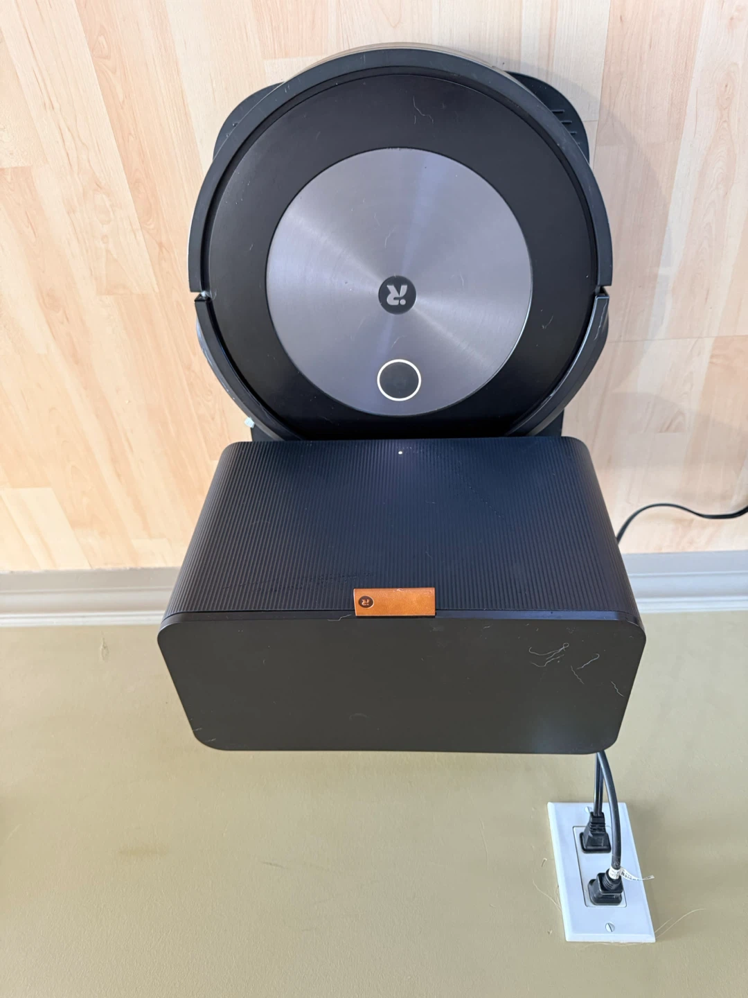 iRobot Roomba Robot Vacuum - photo 2