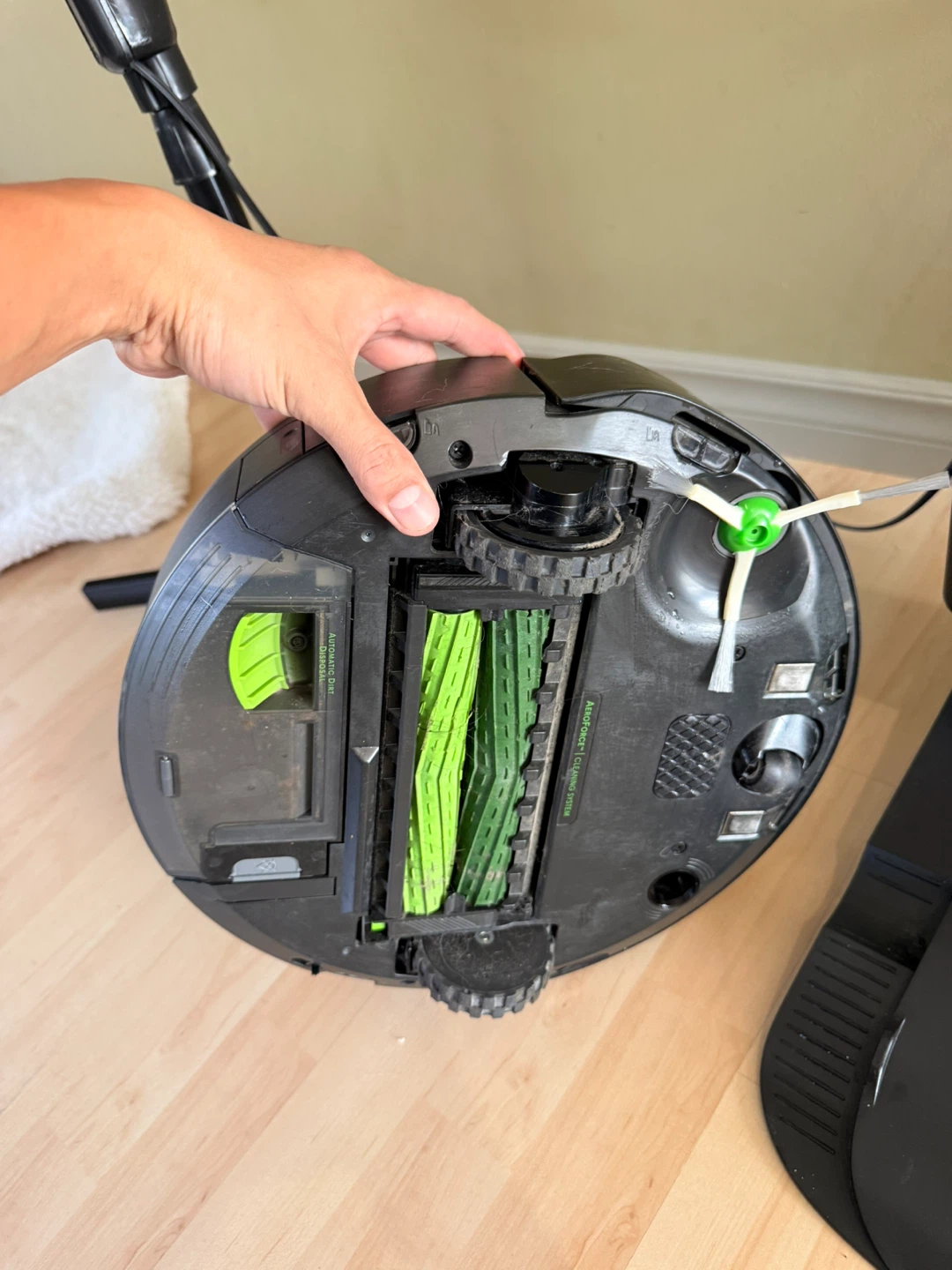 iRobot Roomba Robot Vacuum - photo 3