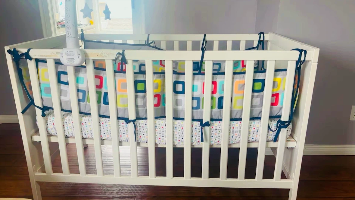 White Wooden Baby Crib with Crib Bumper - photo 5