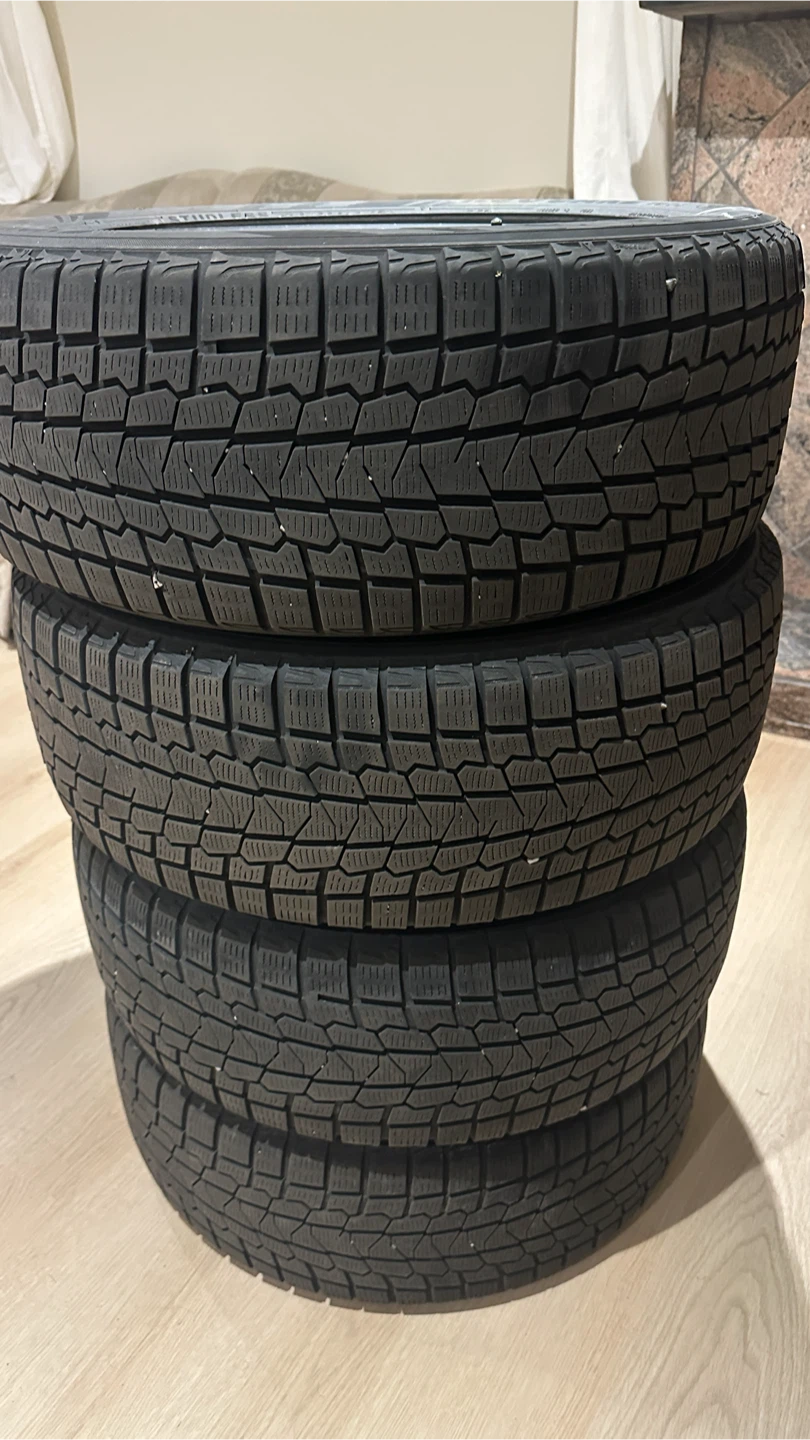 Set of 4 Yokohama iceGUARD iG53 Winter Tires 215/55R16