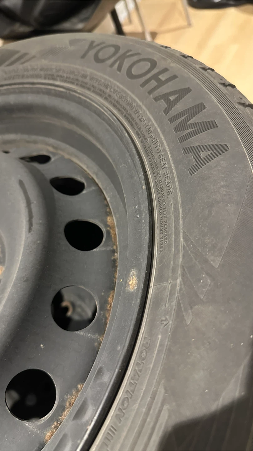 Set of 4 Yokohama iceGUARD iG53 Winter Tires 215/55R16 - photo 4