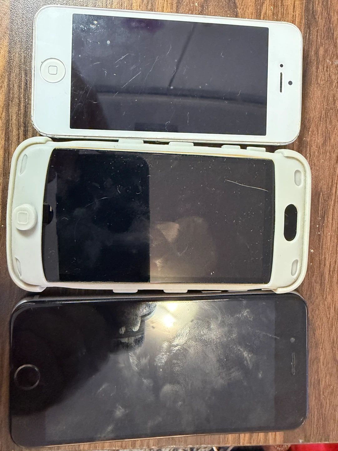 Set of 3 Used Apple iPhones - photo 2