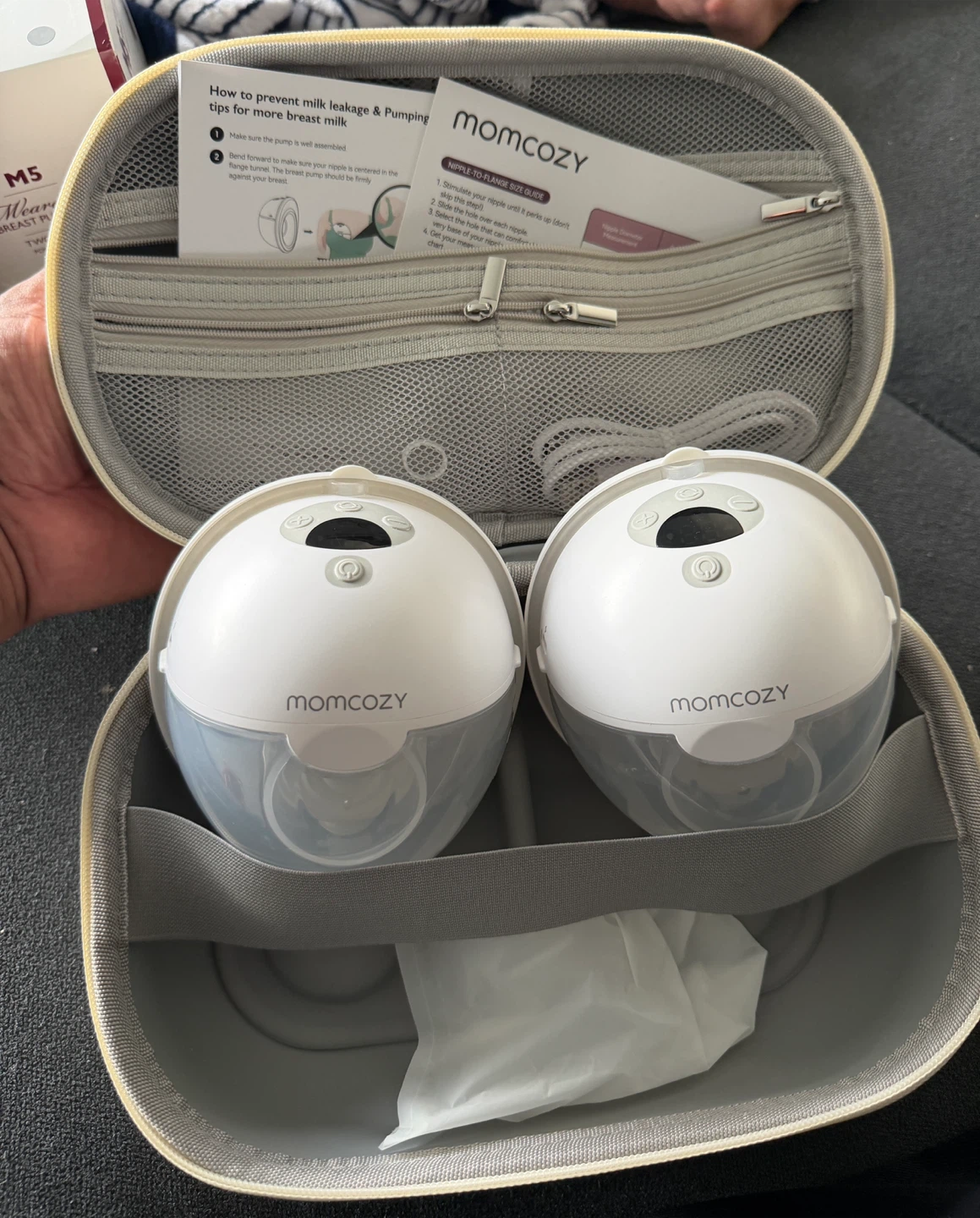 Momcozy M5 Wearable Breast Pump Set - photo 2
