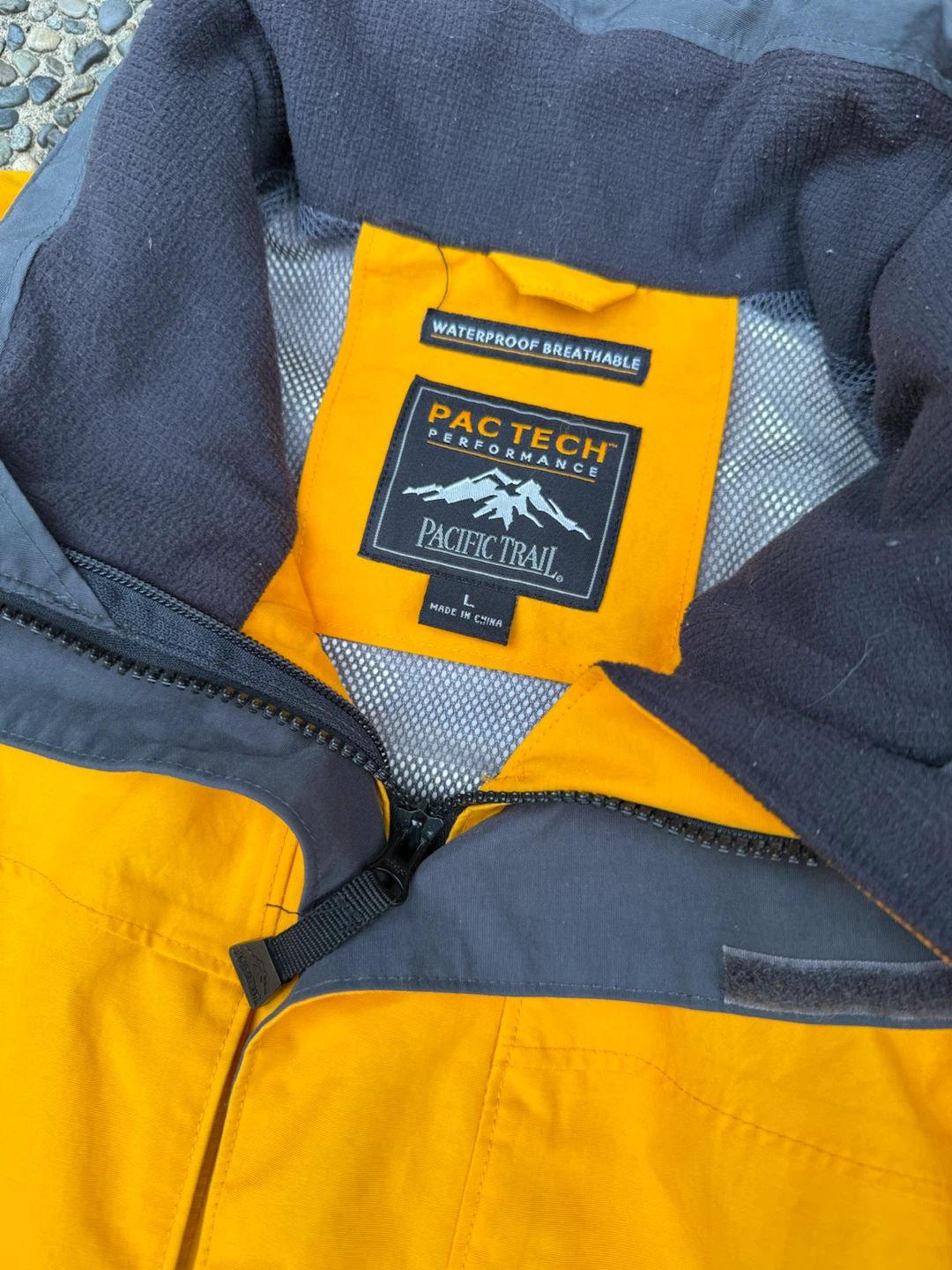 Men’s Yellow Pacific Trail Rain Jacket - photo 3