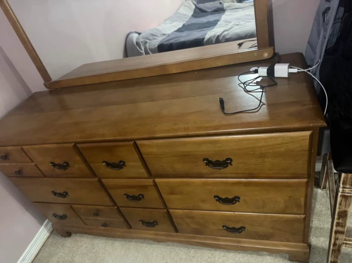 Bedroom dresser and mirror - photo 2