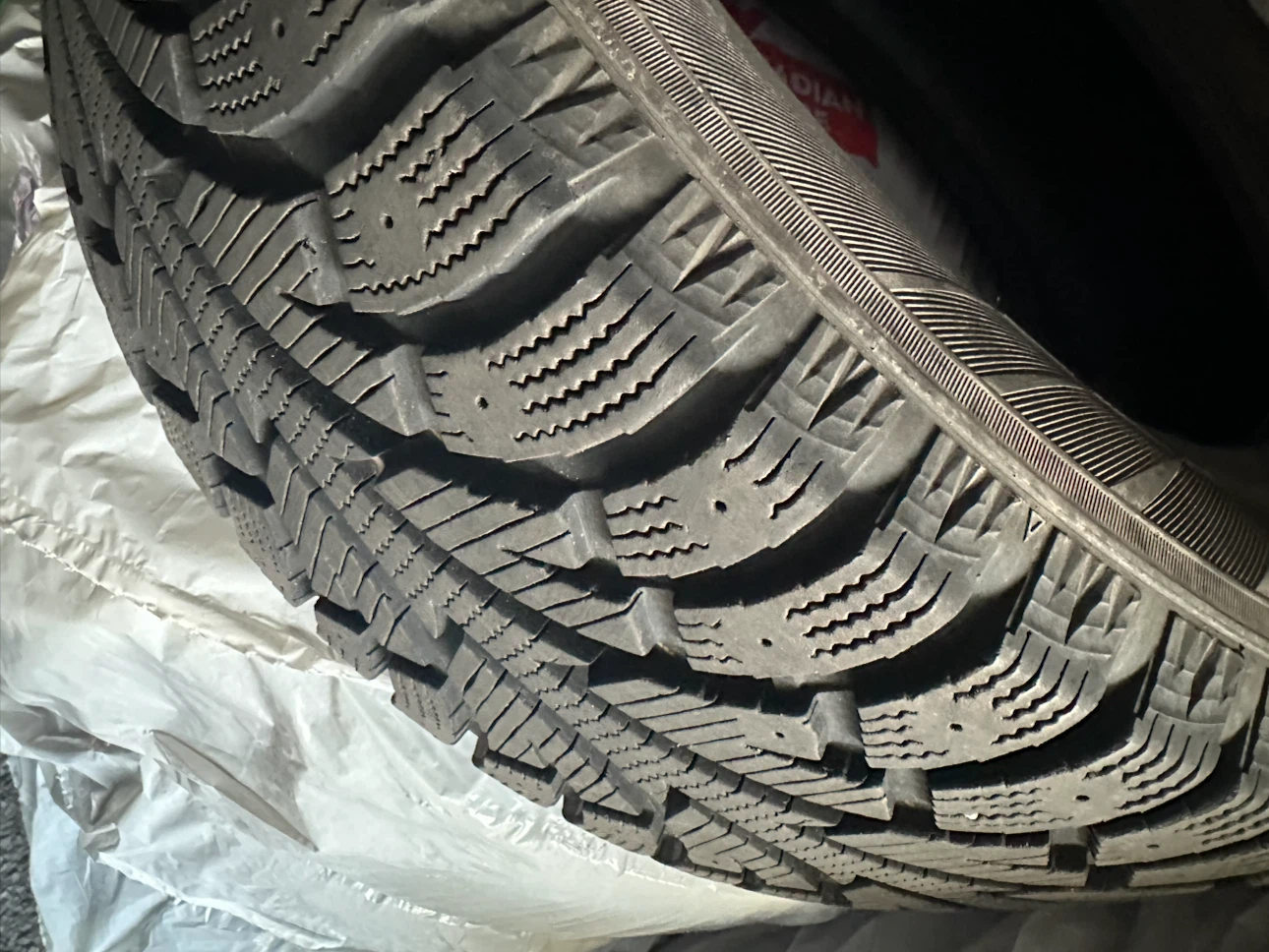 Hankook Winter i*Pike Tires 225/60R17