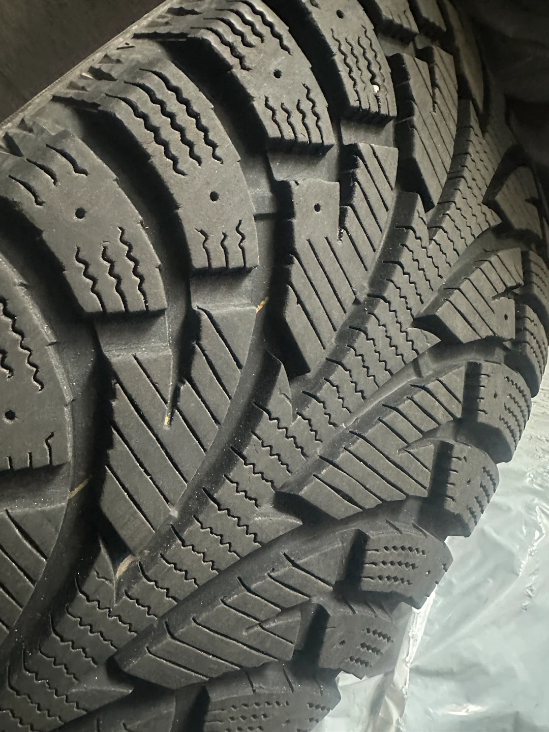 Hankook Winter i*Pike Tires 225/60R17 - photo 3